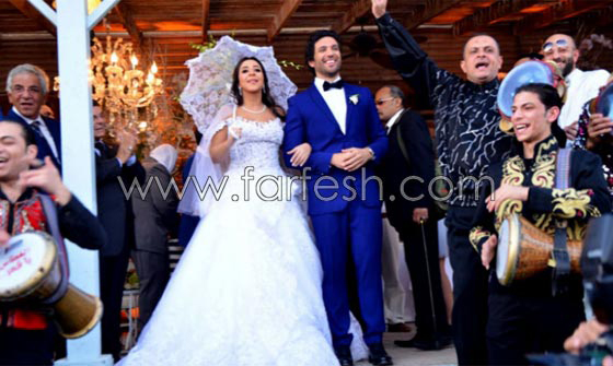 حفلات زفاف بالجملة في 2016: صور فنانين كللوا علاقة حبهم بالزواج صورة رقم 1