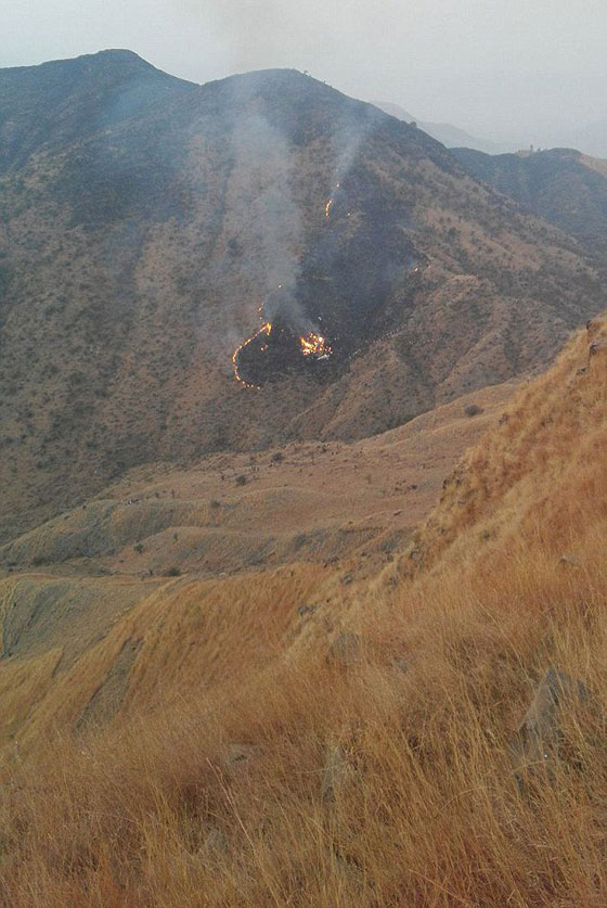  صور مؤلمة: تحطم طائرة باكستناية اصطدمت بجبل ومقتل جميع ركابها  صورة رقم 2