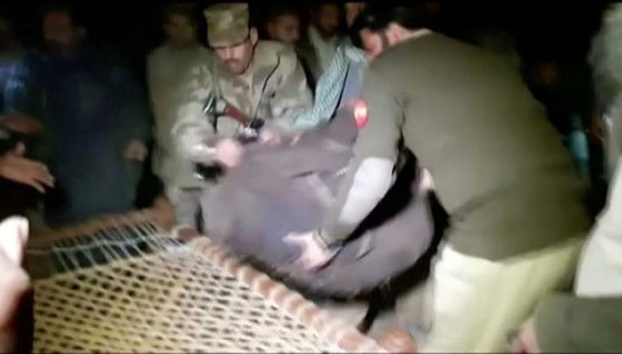  صور مؤلمة: تحطم طائرة باكستناية اصطدمت بجبل ومقتل جميع ركابها  صورة رقم 6