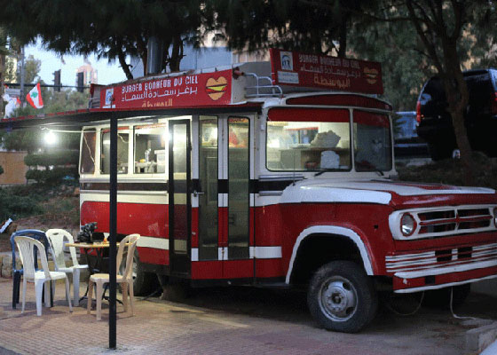 بوسطة عين الرمانة: اشعلت الحرب الاهلية اللبنانية وتحولت الى مطعم مجاني للجائعين صورة رقم 2