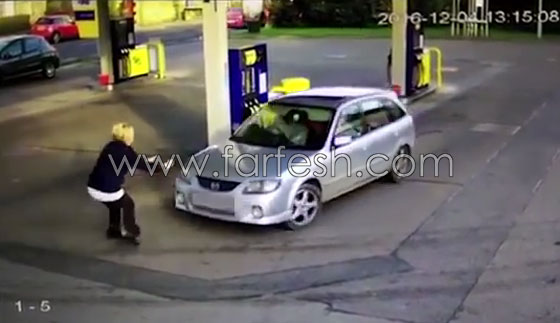 فيديو مثير.. سائق يدهس عاملة في محطة وقود عمدا ويفر هاربا صورة رقم 3