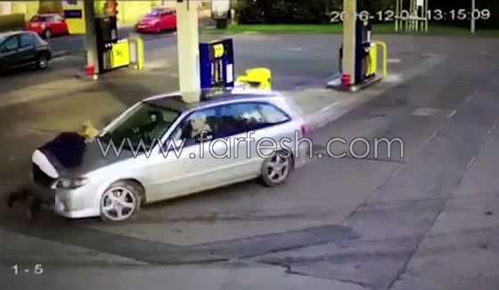 فيديو مثير.. سائق يدهس عاملة في محطة وقود عمدا ويفر هاربا صورة رقم 5