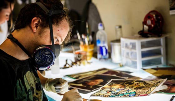 60 الف لوحة زجاجية تعكس تاريخ تطور المعرفة واصل البشرية صورة رقم 2