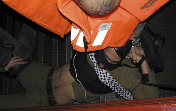  تركيا تسقط ملاحقة 4 ضباط اسرائيليين قتلوا 10 اتراك على سفينة مرمرة صورة رقم 11