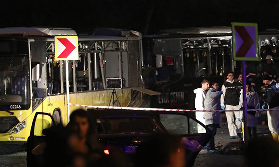 فيديو مؤلم: ليلة دامية في اسطنبول: هجوم  مزدوج ضحيته 29 شخصا صورة رقم 11