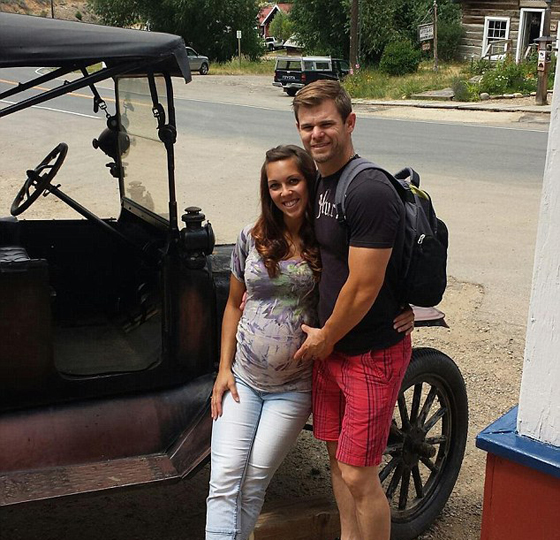 طفلان ملتصقان يرى الواحد منهما وجه توأمه لاول بعد فصلهما! فيديو صورة رقم 18