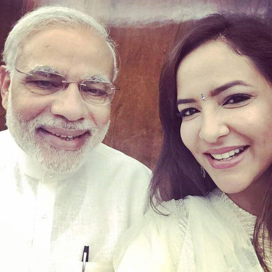 كيف لا يموت 76 هنديا سنويا اذا كان رئيسهم عاشق لصور السيلفي؟! صورة رقم 8