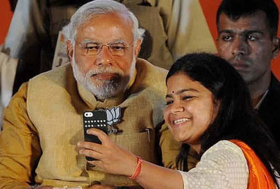 كيف لا يموت 76 هنديا سنويا اذا كان رئيسهم عاشق لصور السيلفي؟! صورة رقم 6