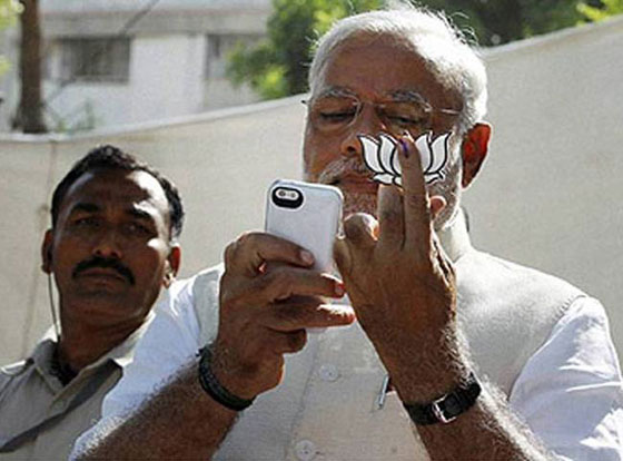 كيف لا يموت 76 هنديا سنويا اذا كان رئيسهم عاشق لصور السيلفي؟! صورة رقم 20