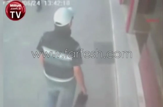 بالفيديو.. طفل شجاع يوقف لصا مسلحا حاول سرقة محل مجوهرات صورة رقم 1 بالفيديو.. طفل شجاع يوقف لصا مسلحا حاول سرقة محل مجوهرات صورة رقم 1