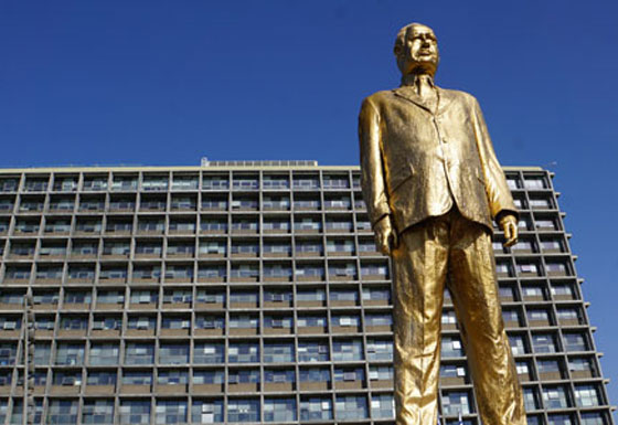 نتنياهو على حبل المشنقة: لافتة اثارت أزمة في تل أبيب صورة رقم 1