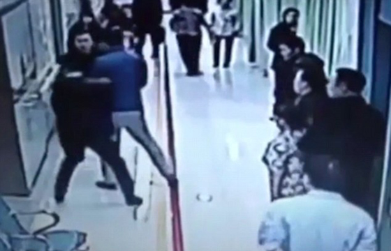 شجار بين موظفي شركتين لحرق الموتى على جثة مريض لا زال حيا صورة رقم 5