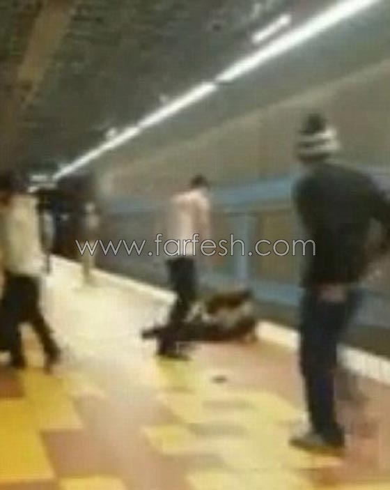 فيديو عنيف.. رجل يضرب مشردا بقوة ما جعل اسنانه تتساقط من فمه صورة رقم 4