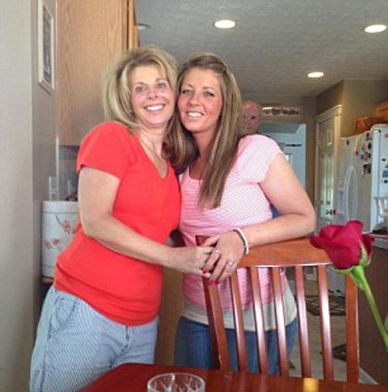 على فراش الموت.. شابة  تروي كيف سكب صديقها الوقود عليها واحرقها! صورة رقم 6