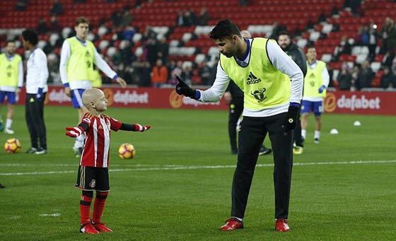 مؤثر جدا.. طفل يبعث الامل في الآخرين وهو يحتضر من السرطان صورة رقم 8