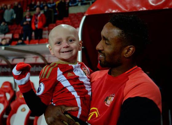 مؤثر جدا.. طفل يبعث الامل في الآخرين وهو يحتضر من السرطان صورة رقم 3