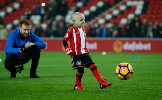 مؤثر جدا.. طفل يبعث الامل في الآخرين وهو يحتضر من السرطان صورة رقم 5