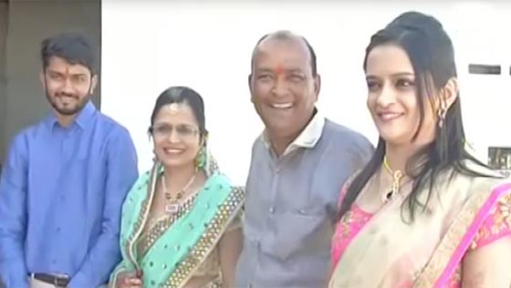 ثري هندي يبني 90 منزلا للمشردين بدل تبذير الاموال على زفاف ابنته صورة رقم 1