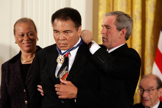 مكتب التحقيقات الاتحادي راقب محمد علي خلال التقصي وراء امة الاسلام  صورة رقم 9