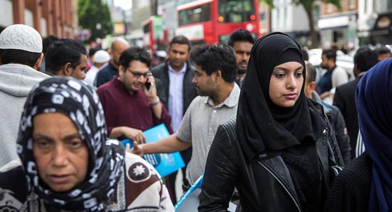  جرائم العنصرية.. الاعتداء على مسلمة في لندن ومحاولة تمزيق حجابها صورة رقم 2