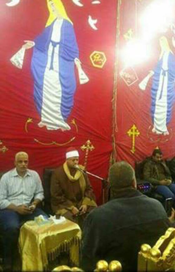 اجمل موقف من شيخ مصري يتلو القرآن بعزاء مسيحي: فيديو وصور صورة رقم 2