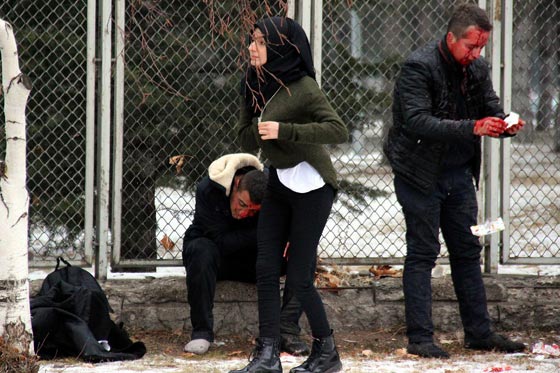  قتلى وجرحى في انفجار حافلة تقل عسكريين اتراك.. فيديو صورة رقم 5