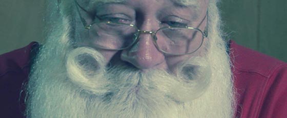 سانتا كلوز يروي بتأثر بالغ: حققت امنية طفل ثم توفي بين ذراعي! فيديو صورة رقم 4