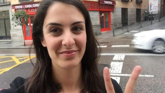 محكمة اسبانية تبرئ مسؤولة خلعت قميصها بالكنيسة من تهمة التدنيس  صورة رقم 1