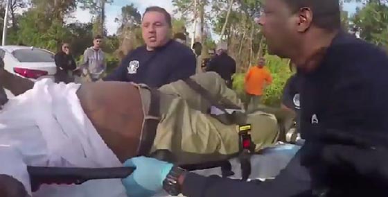 فيديو مثير.. سائق يصاب بجلطة دماغية اثناء القيادة على شارع سريع صورة رقم 1