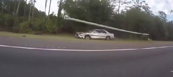 فيديو مثير.. سائق يصاب بجلطة دماغية اثناء القيادة على شارع سريع صورة رقم 4