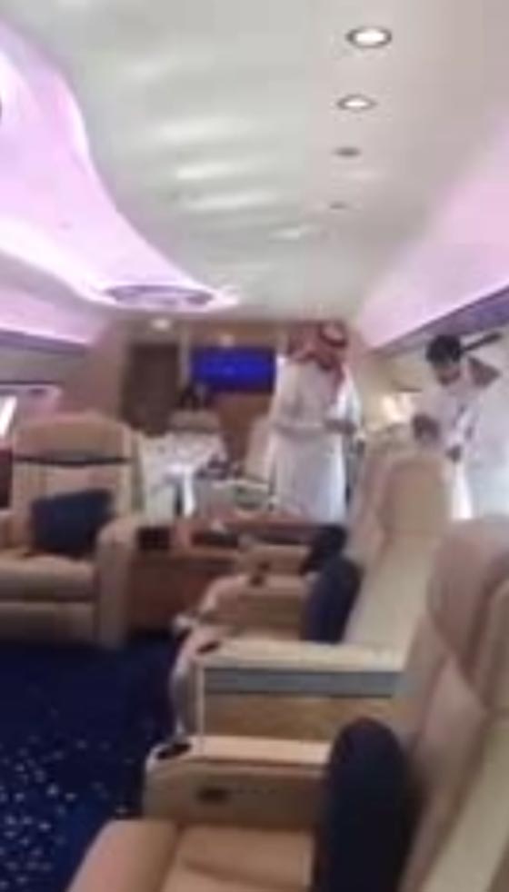 هل هذه طائرة ام جناح فندقي؟! صور لطائرة الامير محمد من الداخل صورة رقم 1
