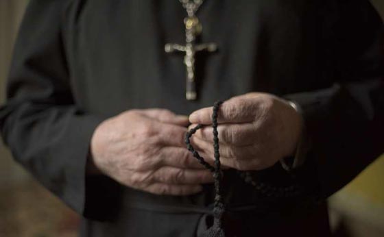 اتهام 3 قساوسة بتنفيذ اعمال مشينة بحق اولاد قصّر صورة رقم 2