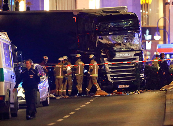 12 قتيلا في حادث دهس متعمد ببرلين وسائق شاحنة الموت لاجئ مسلم صورة رقم 12