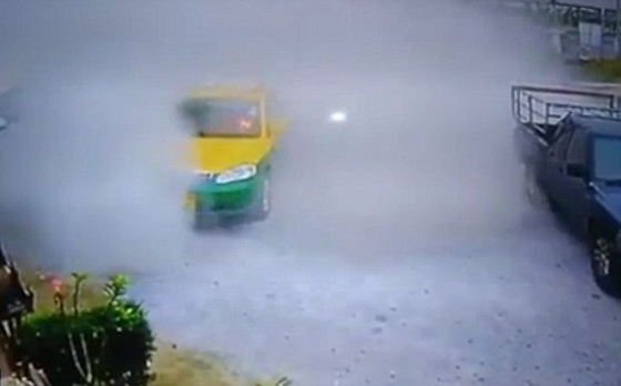 فيديو وصور مؤلمة.. فقد السيطرة على مركبته فسحق سائق سيارة اجرة صورة رقم 2