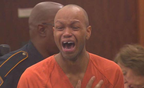 قاتل والدته يبكي بكاء مريرا بالمحكمة.. هاتف امرني بقتلها! صورة رقم 4