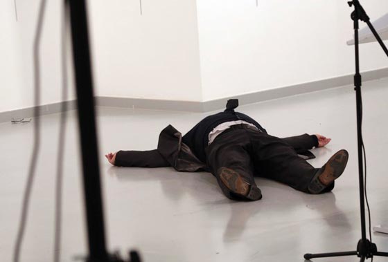 مصور حادثة اغتيال السفير الروسي يروي بالتفصيل اللحظات المرعبة  صورة رقم 11