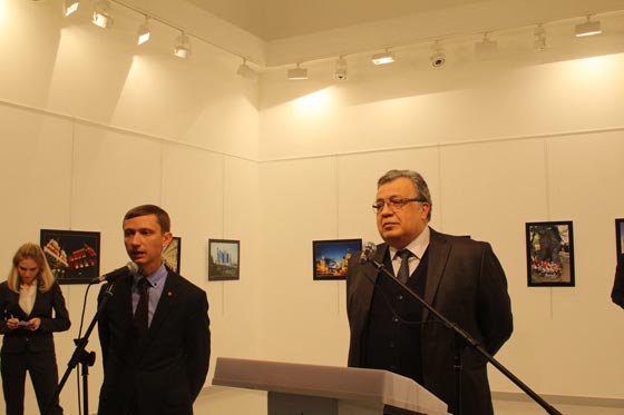 مصور حادثة اغتيال السفير الروسي يروي بالتفصيل اللحظات المرعبة  صورة رقم 3