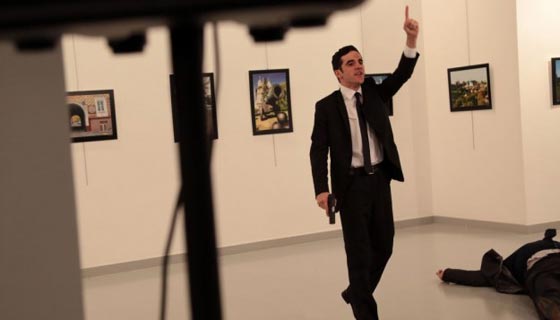 مصور حادثة اغتيال السفير الروسي يروي بالتفصيل اللحظات المرعبة  صورة رقم 7