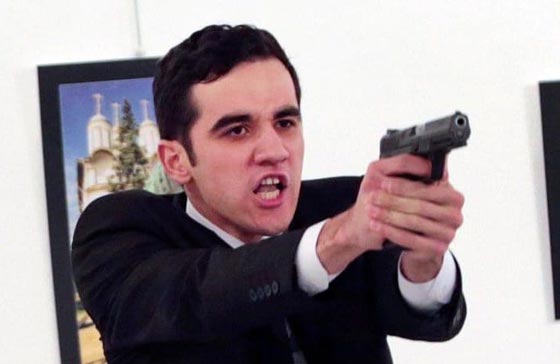 قاتل السفير الروسي هو ضابط في وحدة مكافحة الشغب بأنقرة صورة رقم 3