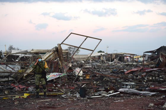 بالفيديو والصور.. 26 قتيلا بانفجار في سوق للألعاب النارية بالمكسيك  صورة رقم 5