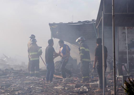 بالفيديو والصور.. 26 قتيلا بانفجار في سوق للألعاب النارية بالمكسيك  صورة رقم 10