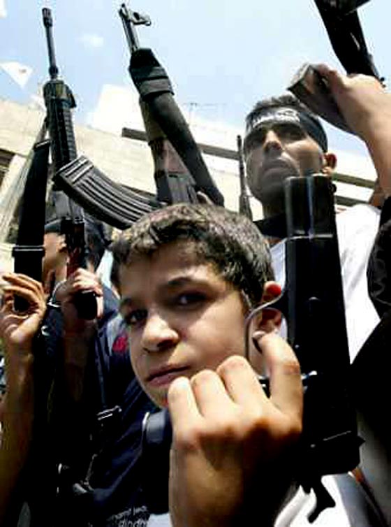 داعش يلقّن الأطفال لتنفيذ هجمات ضد بيغ بن وبرج إيفل وتمثال الحرية صورة رقم 11