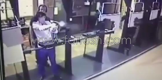 فيديو مروع.. شاب حاول الانتحار فأصاب مدربه بالخطأ صورة رقم 2