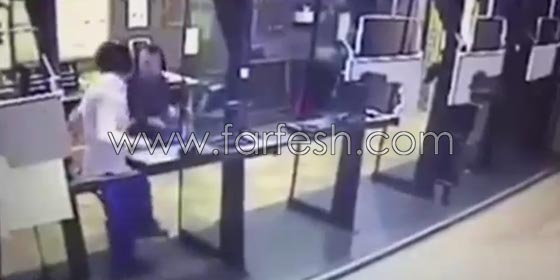 فيديو مروع.. شاب حاول الانتحار فأصاب مدربه بالخطأ صورة رقم 3