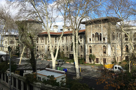 حظر احتفالات عيد الميلاد بمدرسة المانية في تركيا صورة رقم 1