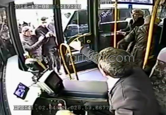 فيديو صادم..مشاجرة بين لاعب تركي وسائق حافلة تنتهي بسحب رخصته صورة رقم 3