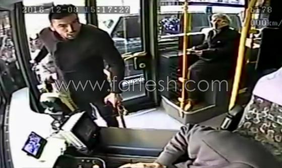 فيديو صادم..مشاجرة بين لاعب تركي وسائق حافلة تنتهي بسحب رخصته صورة رقم 4