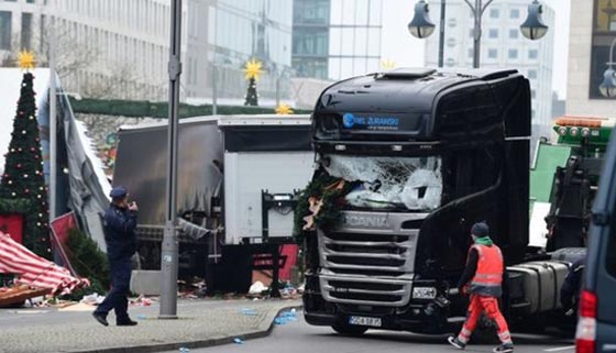 فيديو يظهر اللحظات الاولى لعملية الدهس الارهابية ببرلين صورة رقم 6