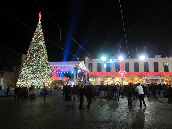  قافلة الميلاد تقتحم الحواجز في بيت لحم وفرحة العيد تعبر الى رام الله صورة رقم 9