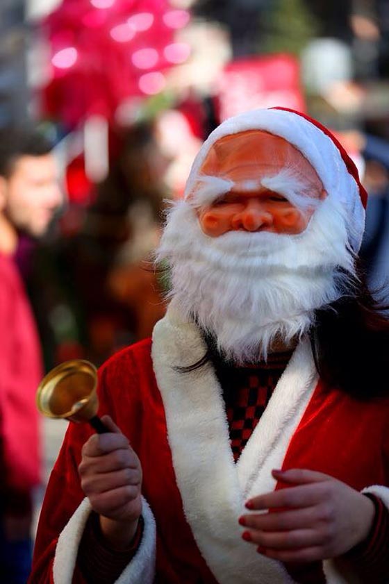  قافلة الميلاد تقتحم الحواجز في بيت لحم وفرحة العيد تعبر الى رام الله صورة رقم 2